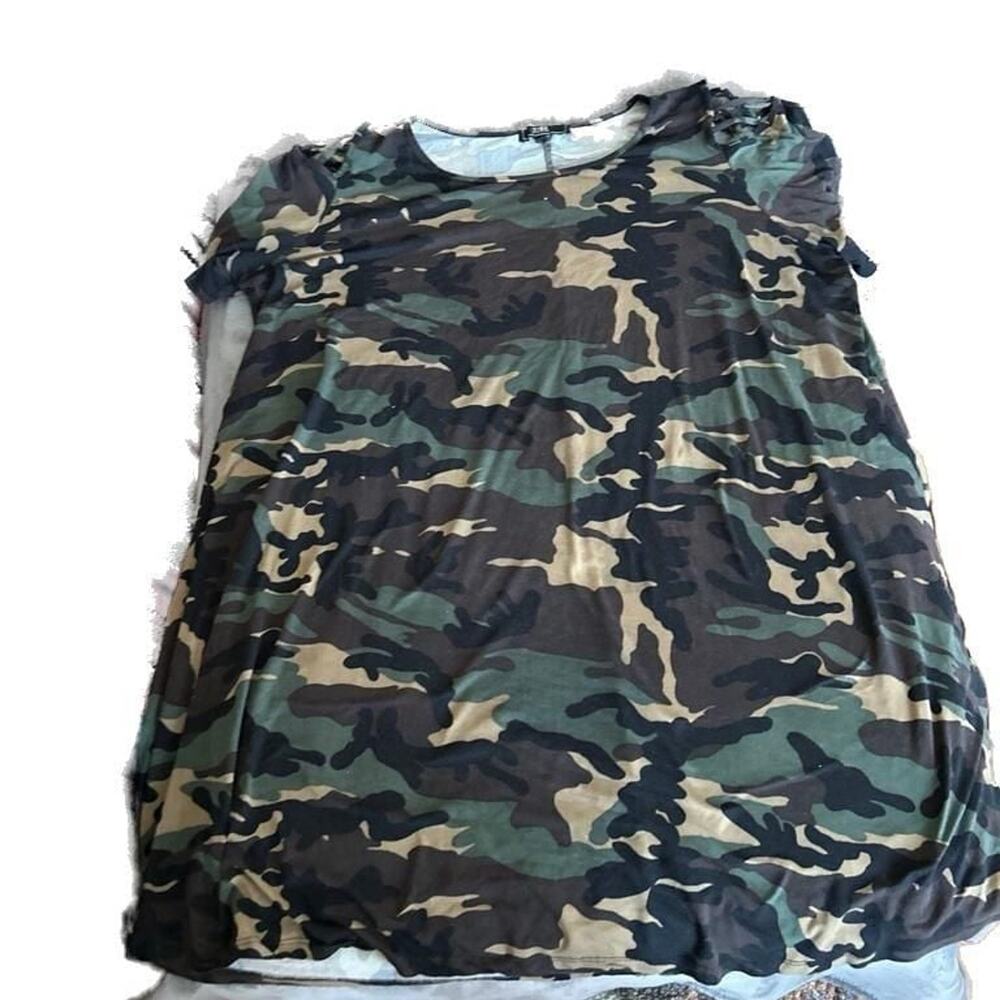 Vibe camo top size 3x